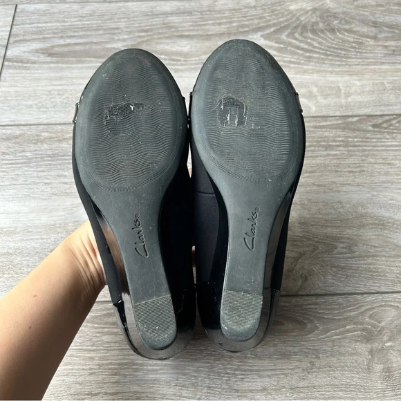 Clarks Women's Flores Poppy Pumps - Picture 10 of 14